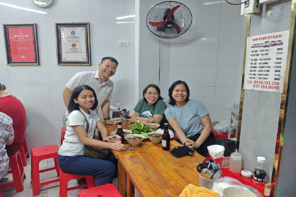Discover the Vibrant Flavors of Hanoi's Street Food Scene - photo 3